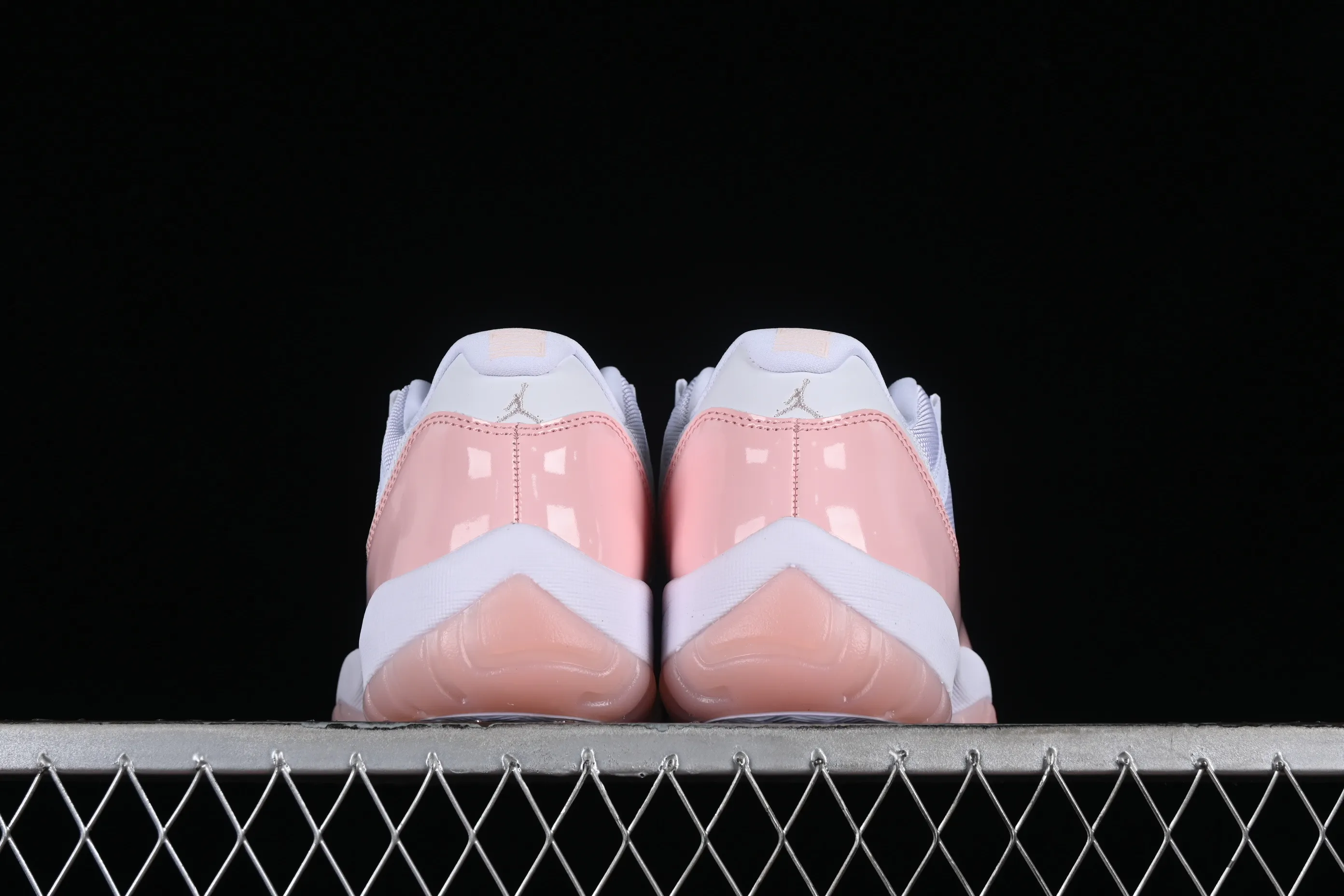 All categories Air Jordan Jordan series basketball shoes Air Jordan 11 F version Air Jordan 11 Low "Legend Pin" AJ11 Joe 11 girl pink genuine standard genuine carbon low-top basketball shoes AH7860-160